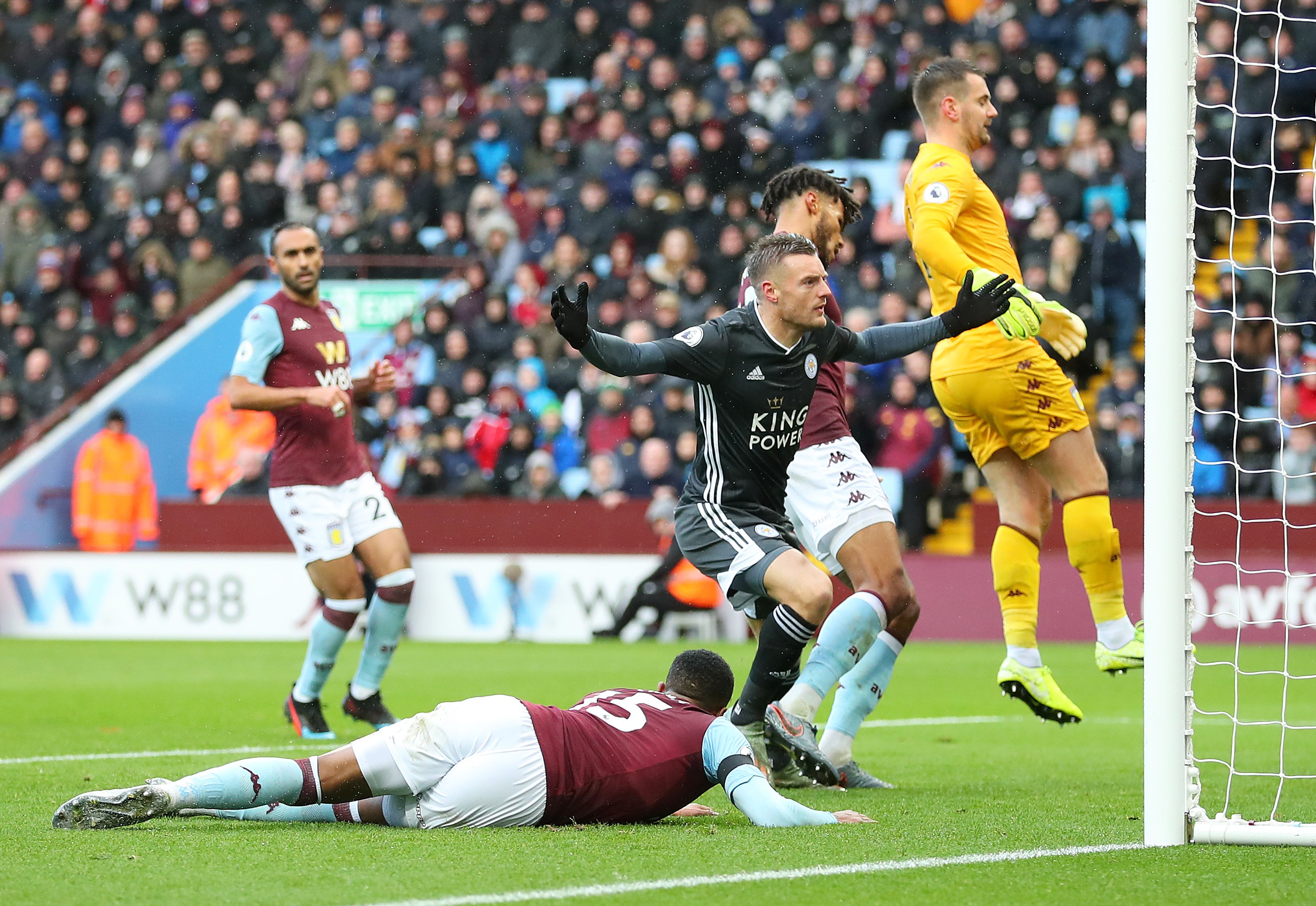 前队友：梅西教会我怎么踢球！有时我还被他怒吼！（前队友：梅西指点我踢法，有时也会对我怒吼）