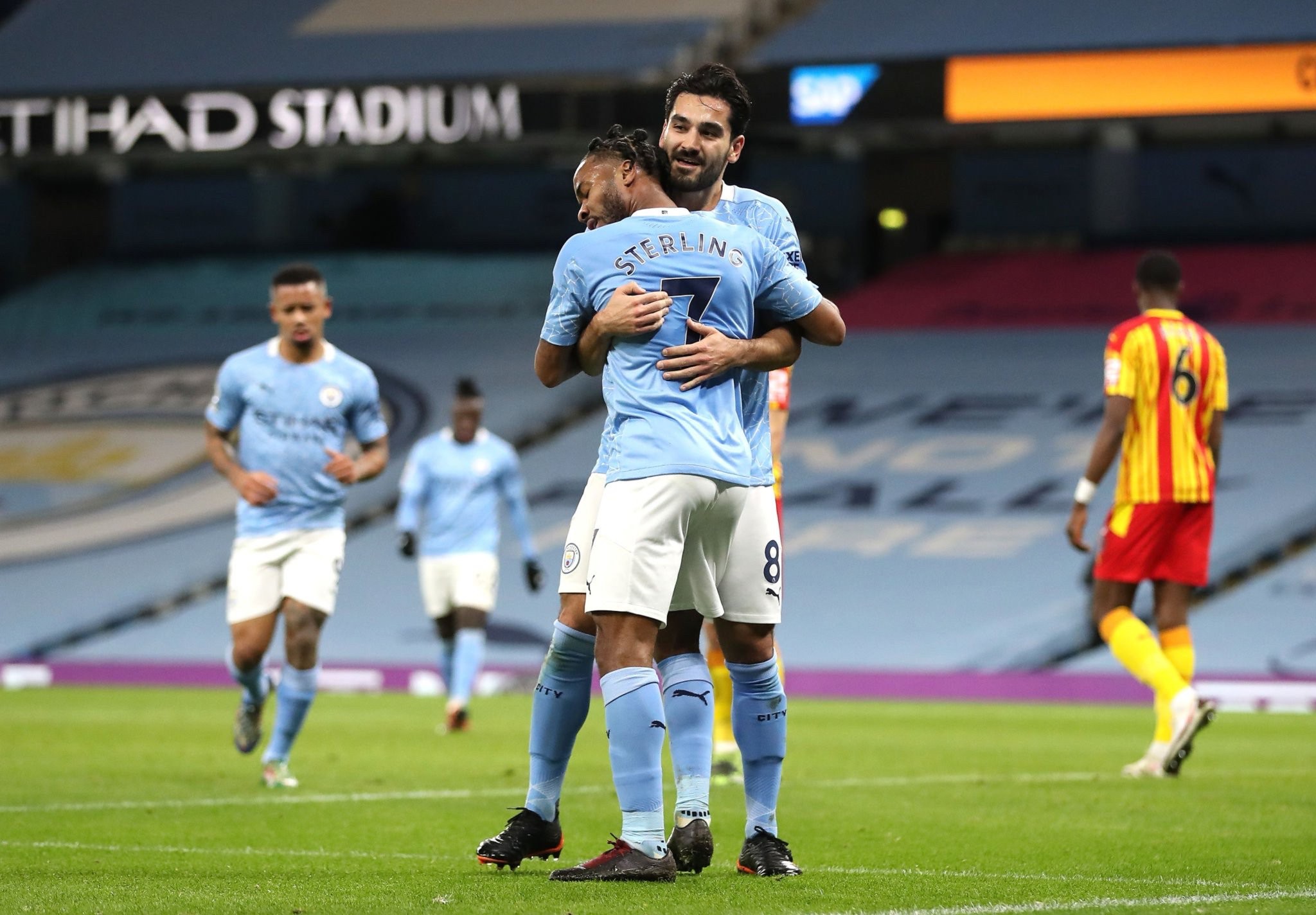 在这个背景 在这个背景